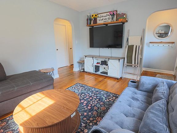 5th image of 626 Union STREET