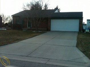 1660 Dancer Dr, Rochester Hills, MI 48307