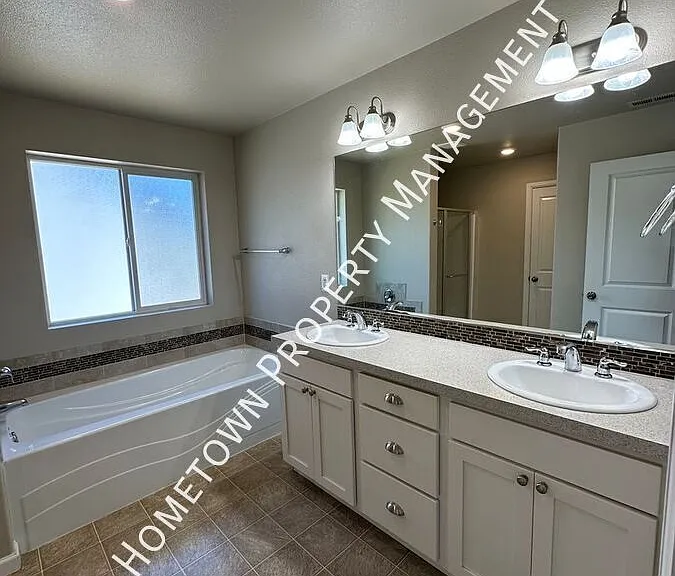 3332 Juno Ct NE — Photo 34