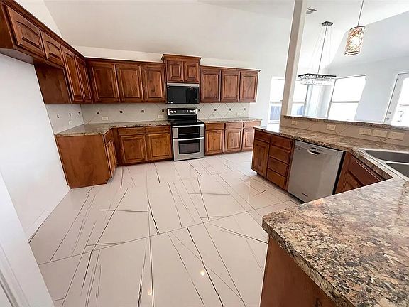 5th image of 521 Stone Crossing Ln