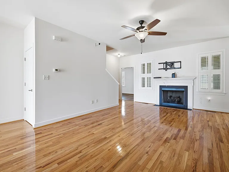 6613 Saint Laurence Dr — Photo 3