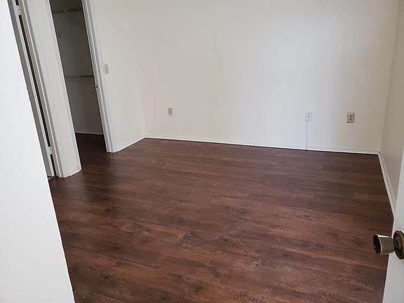 5th image of 4107 Chatham Oak Ct APT 323