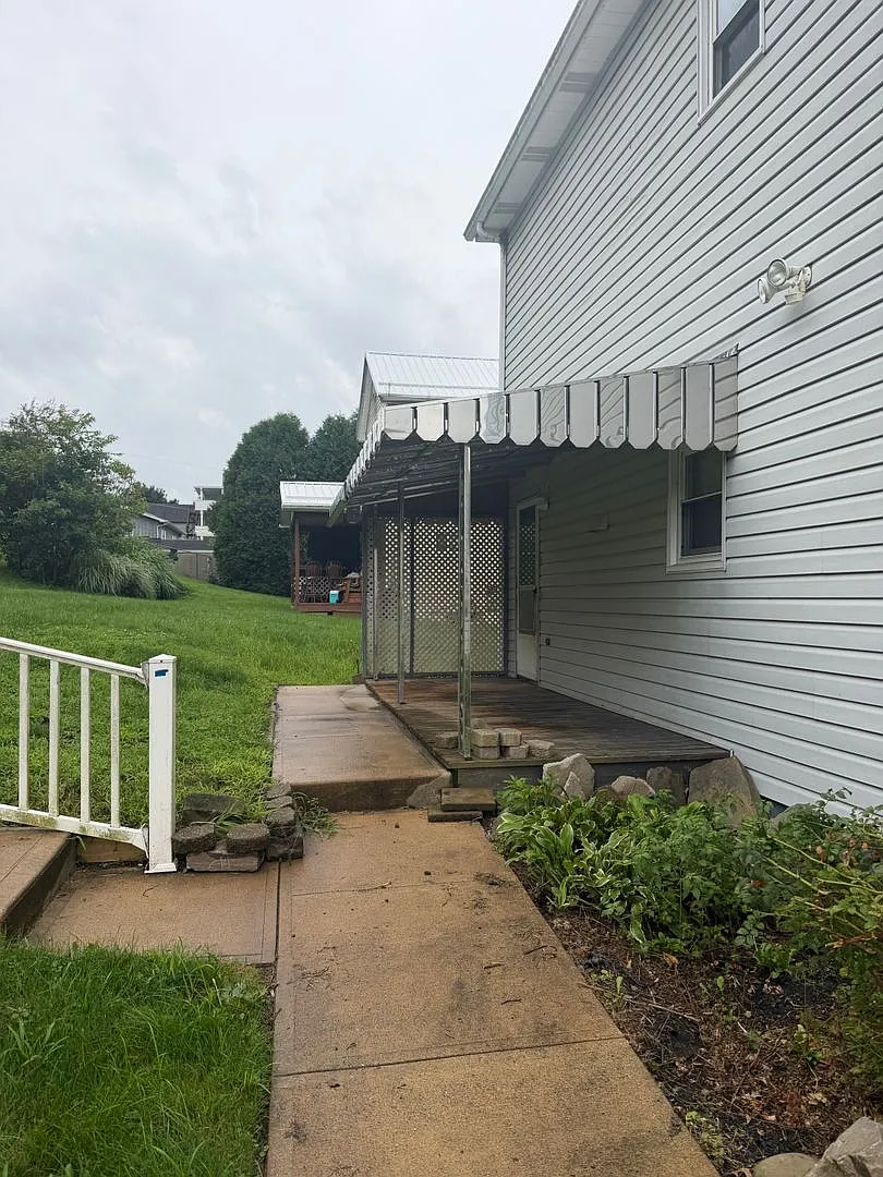 451 Center St — Photo 1