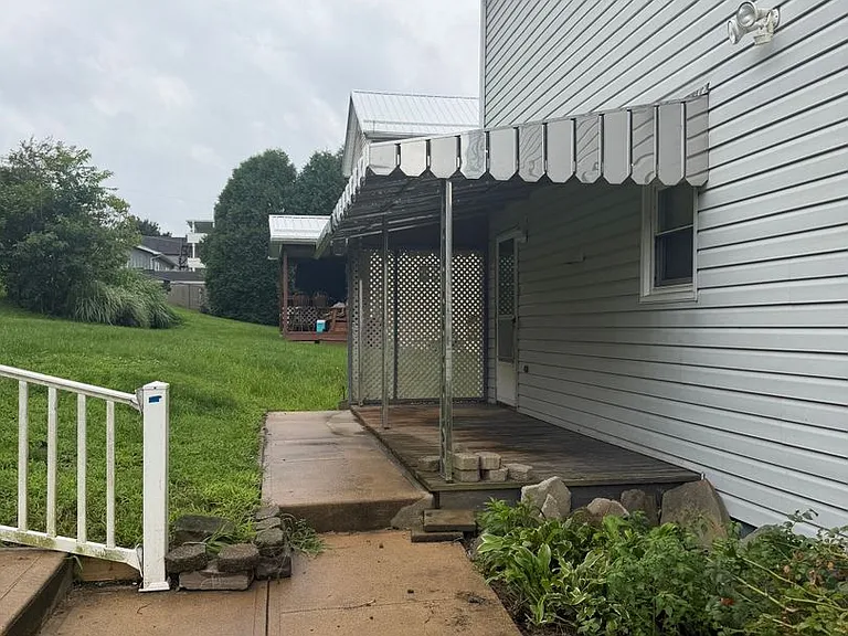 451 Center St — Photo 1
