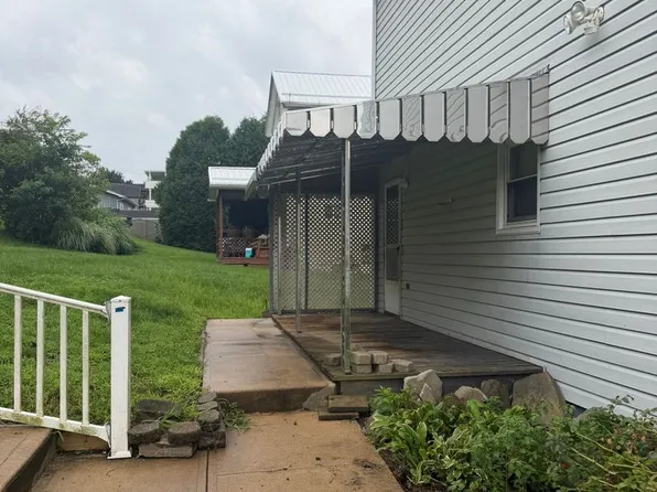 451 Center St, Hyde Park, PA 15641