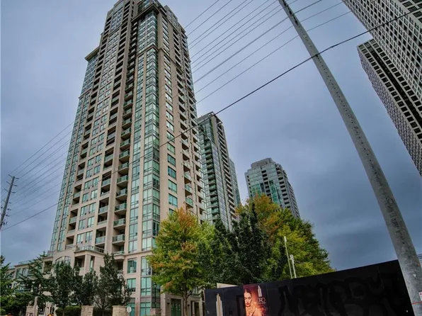 3504 Hurontario St #205, Mississauga, ON L5B 0B9