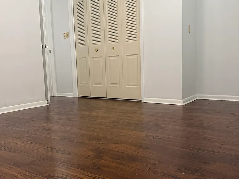 3230 W Grove St — Photo 2
