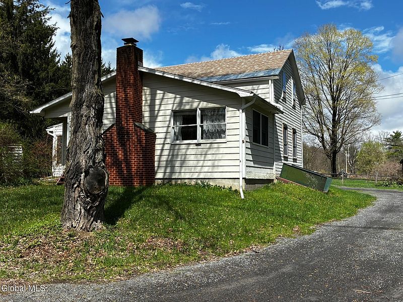3rd image of 134 Schoolhouse Road