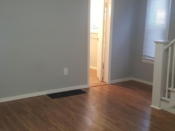 4th image of 823 Prospect Ave NE