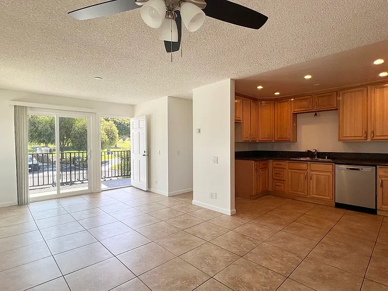 2725 Calle Del Comercio #B — Photo 39