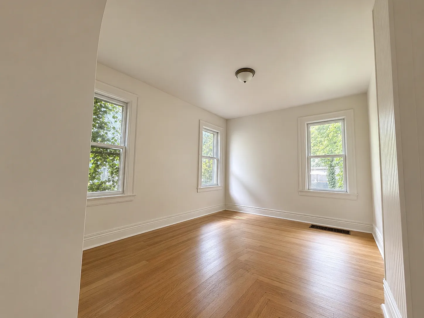3 bed, 1.5 bath, 1300 sqft, $2,300 — Photo 4