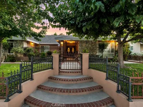 7951 Woodlake Ave, Canoga Park, CA 91304