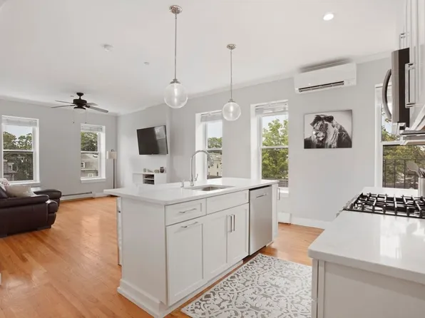 311 Emerson St Unit 11, South Boston, MA 02127