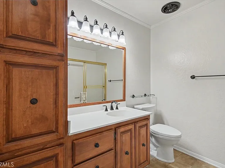 21019 Gresham St #22 — Photo 16