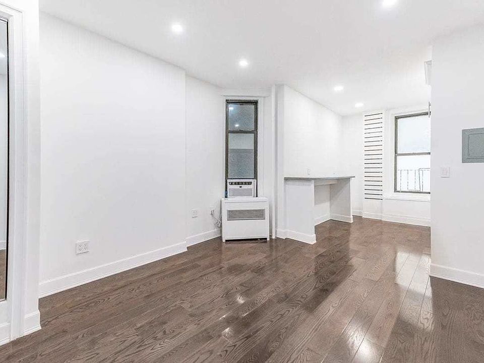 1st image of 215 W 16th St APT 4RW