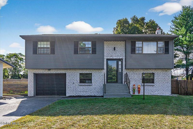 2nd image of 28 Cook Circle
