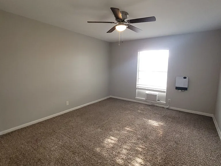 110-122 San Angelo Blvd — Photo 5