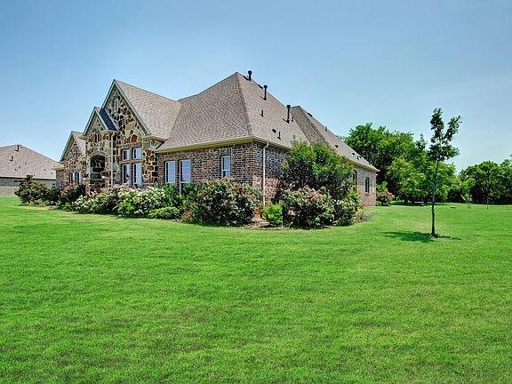 3rd image of 1200 Artesia Ln