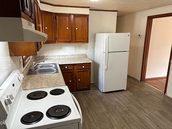 2nd image of 2936 Carolyn Dr