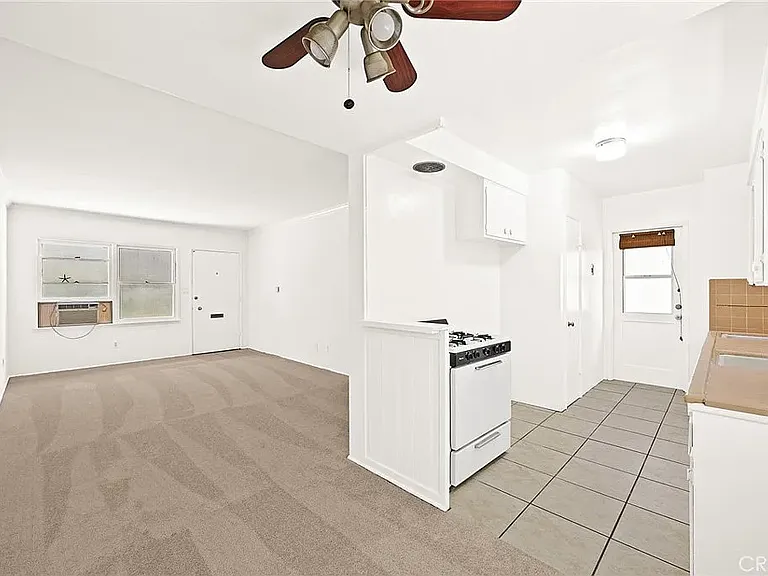 130 E Saint Joseph St #C — Photo 2