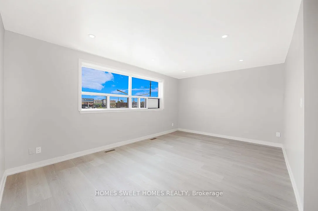 4 bed, $2,500 — Photo 1
