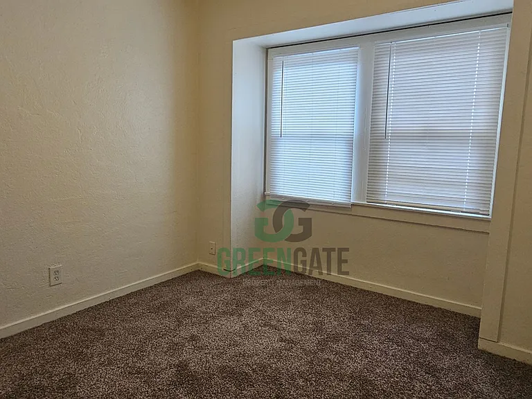 532-534 Melrose St — Photo 13