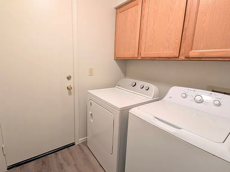 2325 E Lakecrest Dr — Photo 24