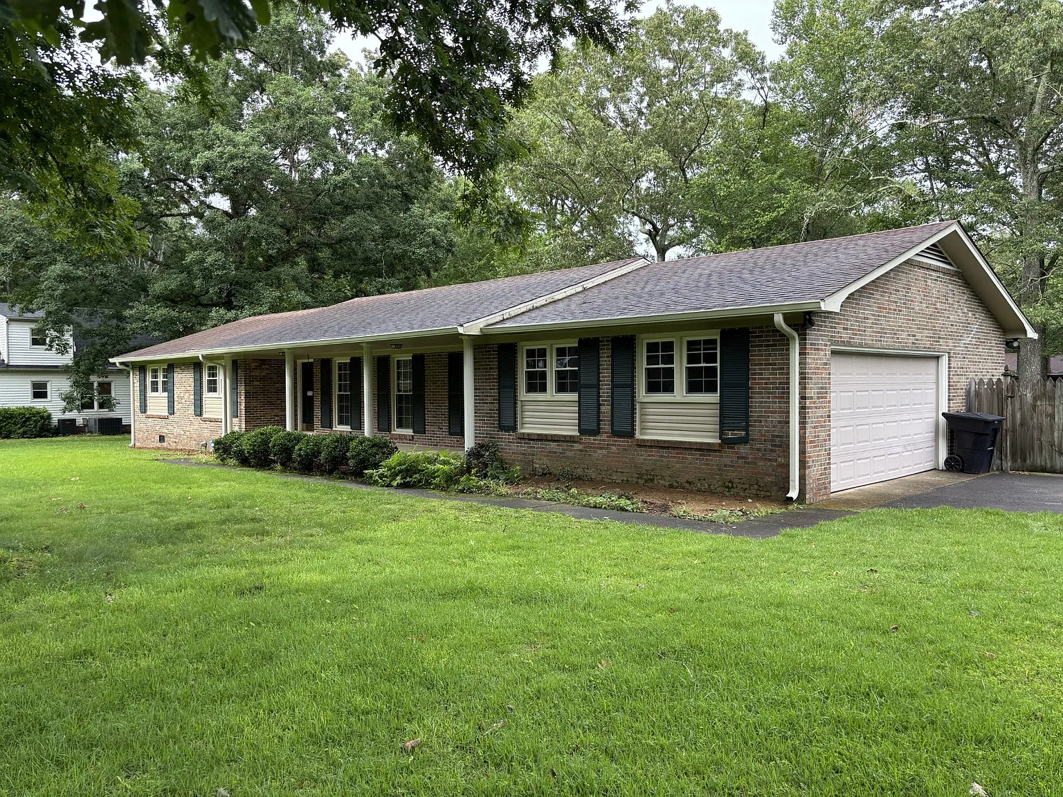 3 bed, 2.0 bath, 1548 sqft, $1,750 — Photo 2