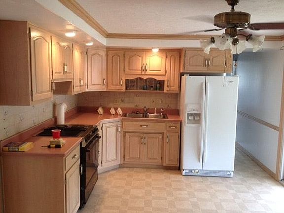 kitchen w/ Jenn Air Range/Oven