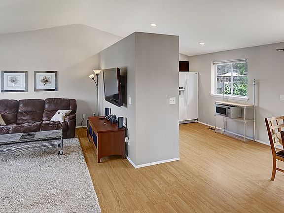 4th image of 8926 17th St NE