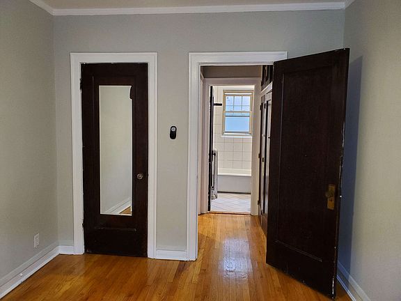 4th image of 931 W Oakdale Ave #935-W3