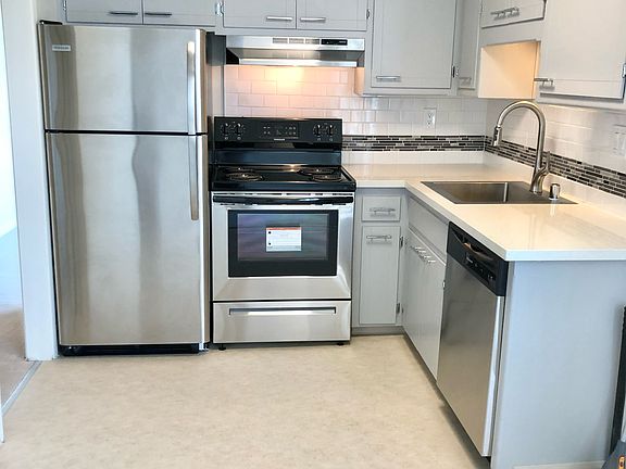 4th image of 525 N San Mateo Dr APT 301