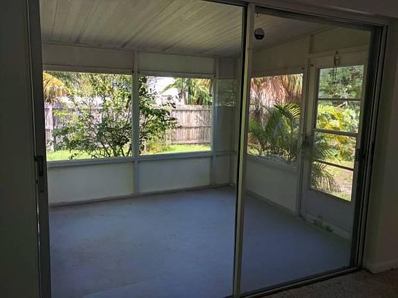 3rd image of 122 N Las Olas Dr