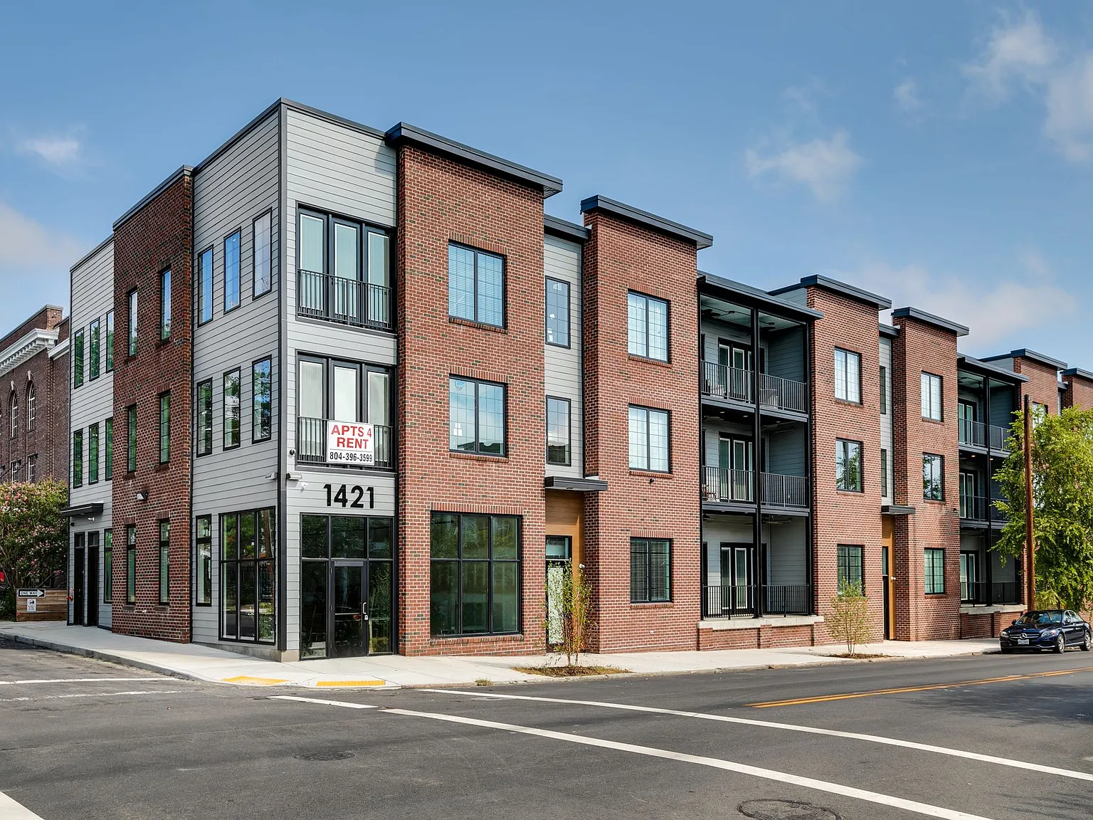 $500 Rent Credit, if you move-in by 10/15/2026 Penthouse 1BD-Apt. on 3rd Floor w/ Assigned Parking!! — Photo 2