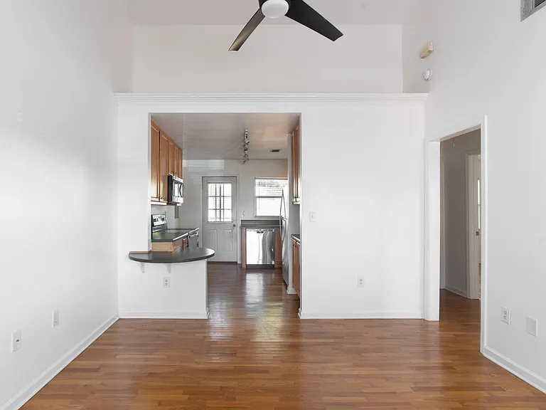 1514 Stone Gate Ln SE — Photo 1