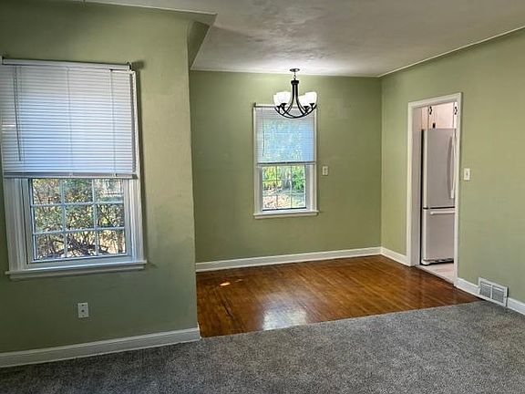 4th image of 380 Magnolia Ave E