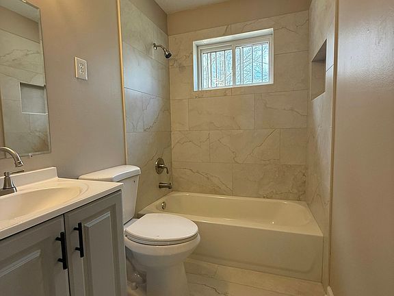 3rd image of 256 Delta Rd