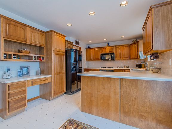 4th image of 16215 Electra St