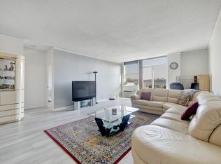 200 Grand Cove Way APT 5L, Edgewater, NJ 07020