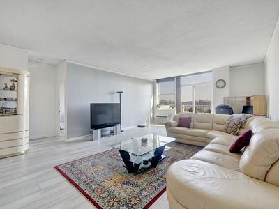 200 Grand Cove Way APT 5L, Edgewater, NJ, 07020
