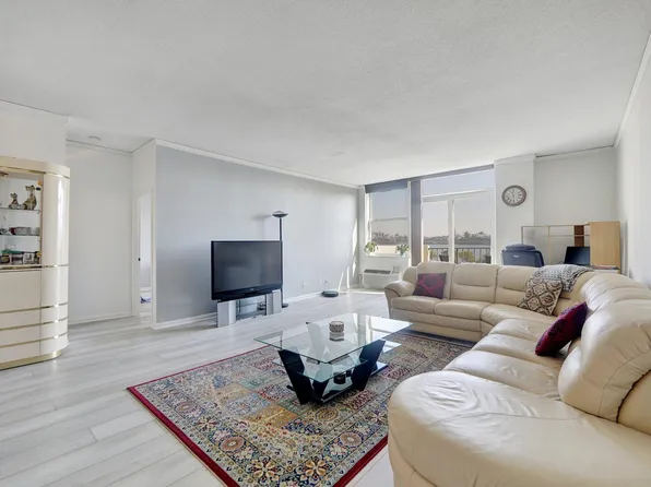 200 Grand Cove Way APT 5L, Edgewater, NJ 07020