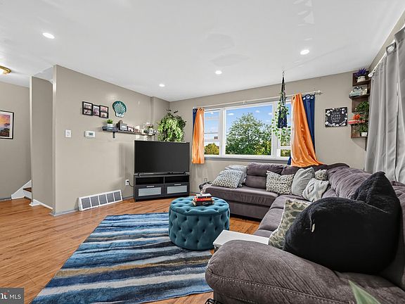 3rd image of 112 Byberry Rd #5