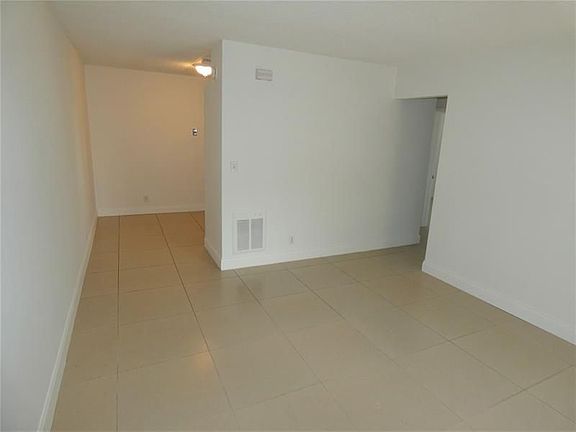 4th image of 3621 NE 8th Ave #2
