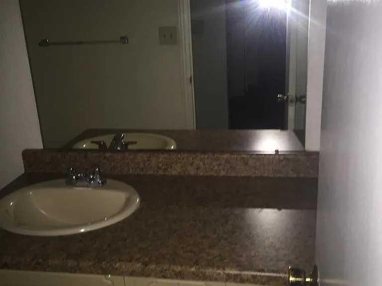 140 E Hawkeye Ave #A3 — Photo 3