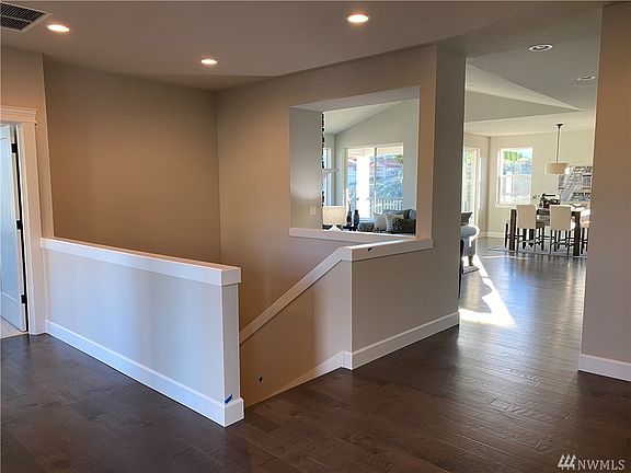 4th image of 223 Burch Hollow Ln
