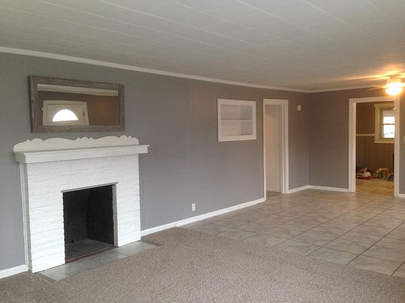 2nd image of 200 Boggs Ln