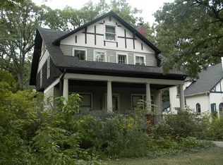 162 Woodside Rd, Riverside, IL 60546