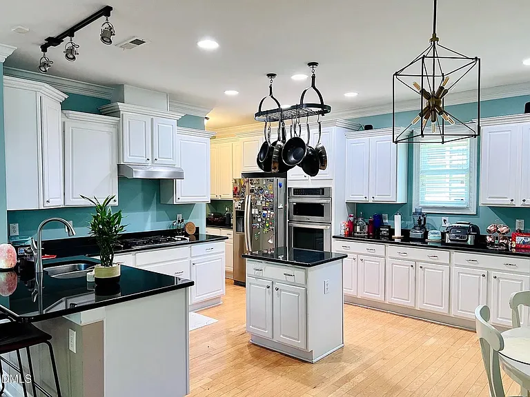 1073 Gold Rock Ln — Photo 30