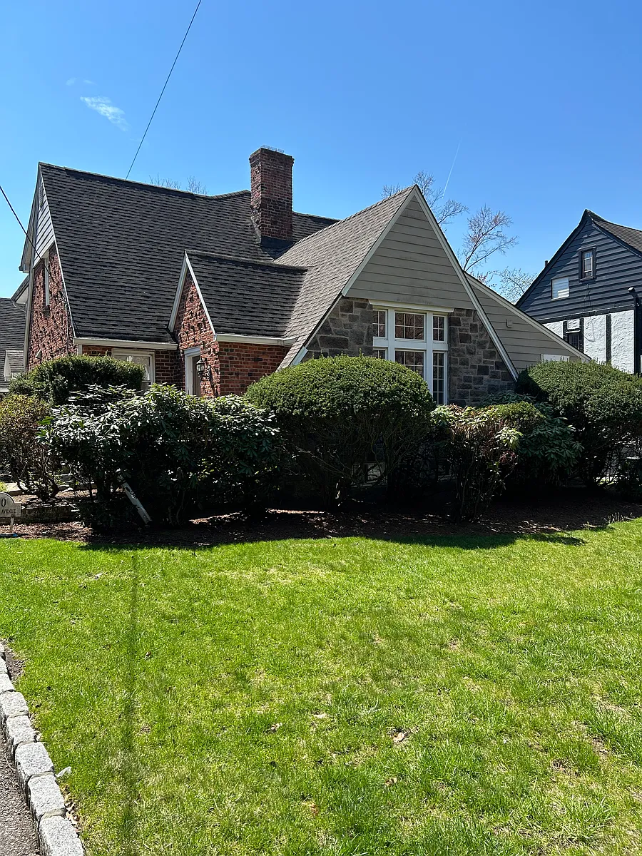 Photo 1 of 15 - 590 Maitland Ave - Teaneck, NJ Primary Photo - 590 Maitland Ave
