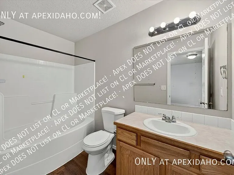3851 N Lezana Ave — Photo 29
